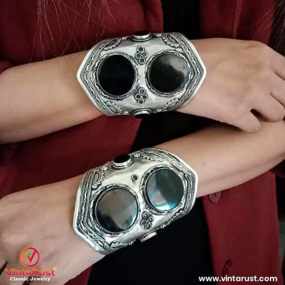 Single Afghan Black Stone Cuff Bracelet Set: Vintage Silver-Tone Boho Jewelry